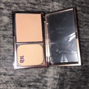 Urban decay foundation powder light warm color